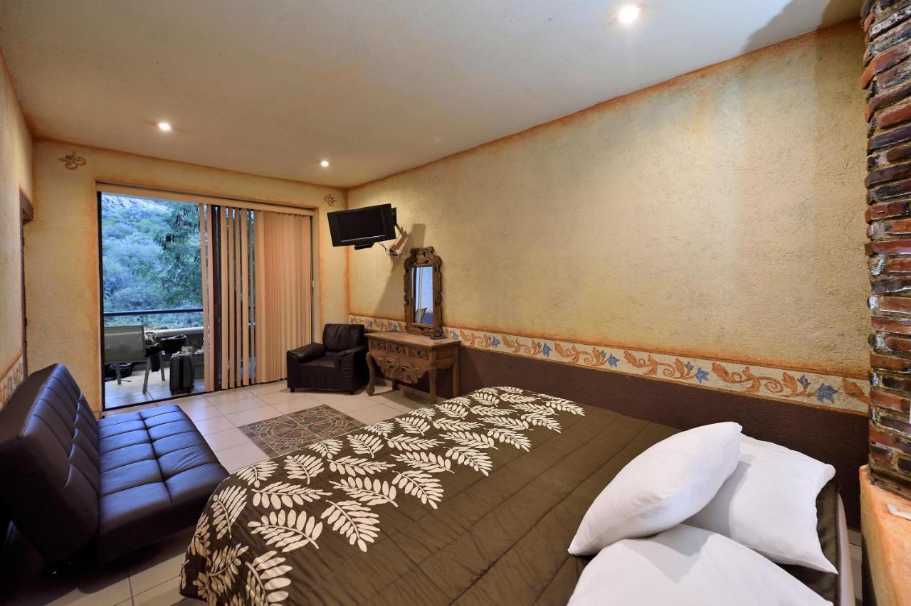 Hotel Casa Del Arbol Бернал Екстериор снимка