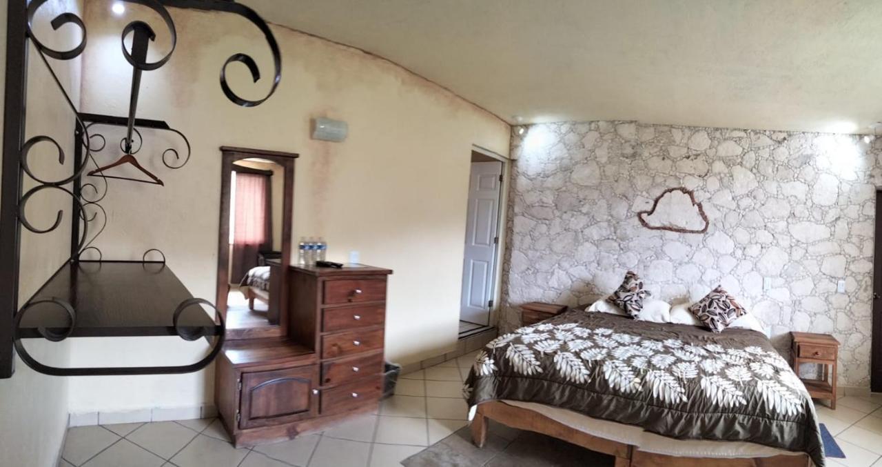 Hotel Casa Del Arbol Бернал Екстериор снимка